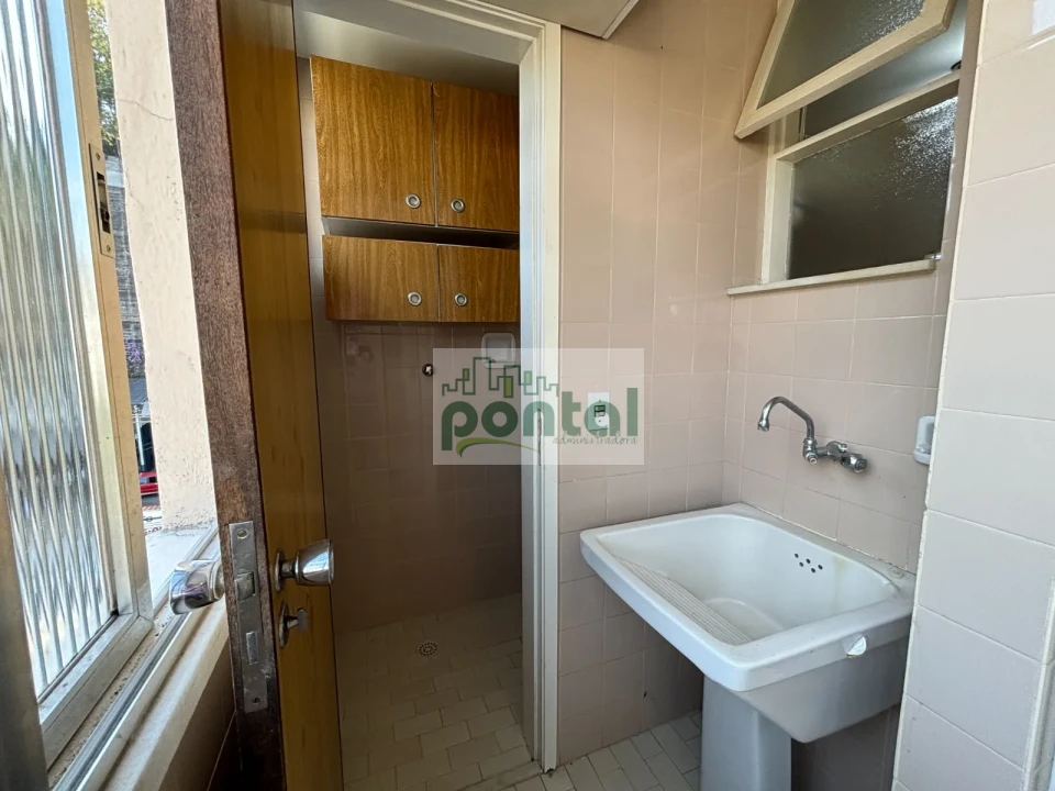 Imagens do imóveis Apartamento de 3 Quartos nas Braunes, Praticamente no Centro — Apenas 200m da Avenida Alberto Braune