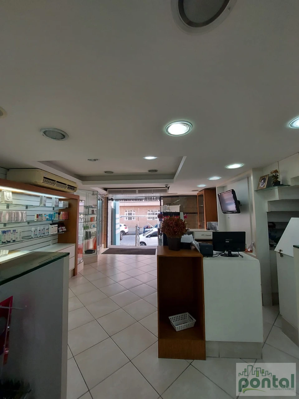 AMPLA LOJA NO CENTRO DE NOVA FRIBURGO
