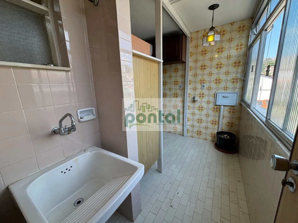 Imagens do imóveis Apartamento de 3 Quartos nas Braunes, Praticamente no Centro — Apenas 200m da Avenida Alberto Braune
