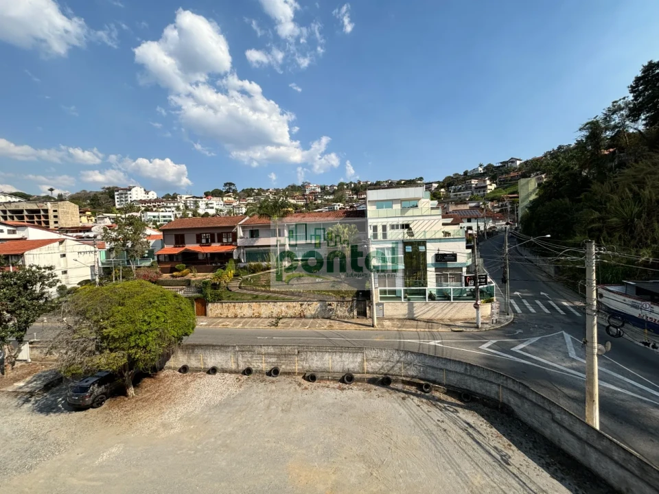 Imagens do imóveis Apartamento de 3 Quartos nas Braunes, Praticamente no Centro — Apenas 200m da Avenida Alberto Braune