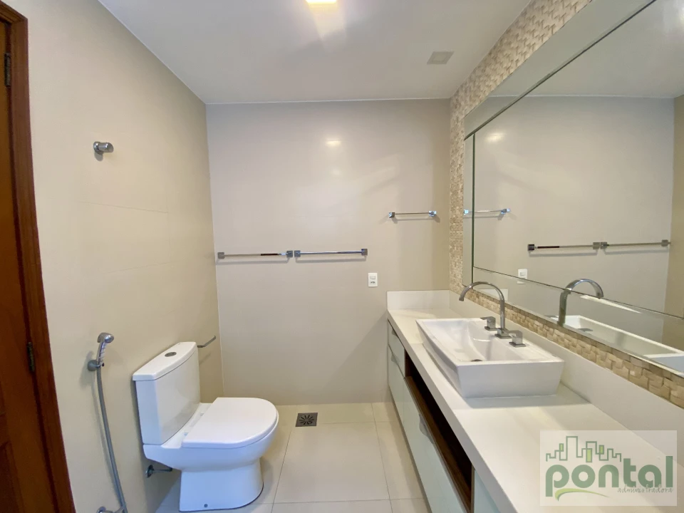 Casa de Alto Padrão com 4 Suítes, Área Gourmet e Garagem no Centro de Nova Friburgo