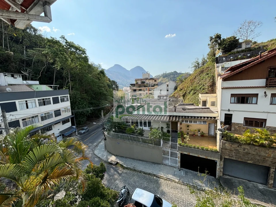 Imagens do imóveis Apartamento de 3 Quartos nas Braunes, Praticamente no Centro — Apenas 200m da Avenida Alberto Braune