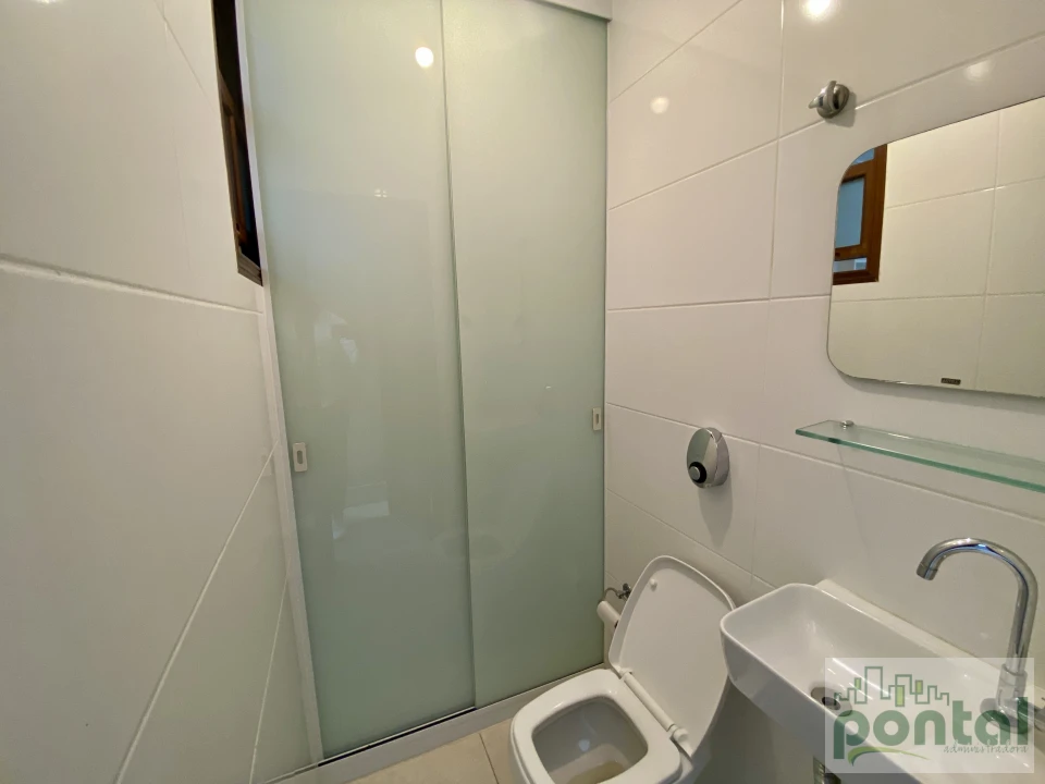 Casa de Alto Padrão com 4 Suítes, Área Gourmet e Garagem no Centro de Nova Friburgo