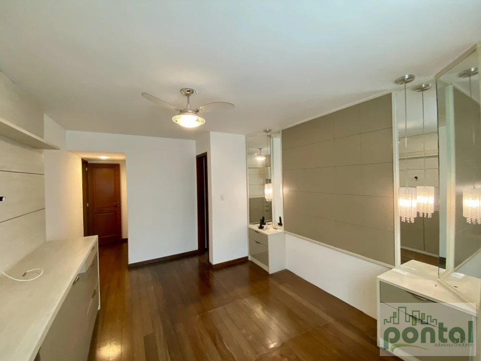 Casa de Alto Padrão com 4 Suítes, Área Gourmet e Garagem no Centro de Nova Friburgo