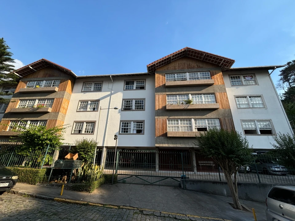 Apartamento de 3 Quartos nas Braunes, Praticamente no Centro — Apenas 200m da Avenida Alberto Braune