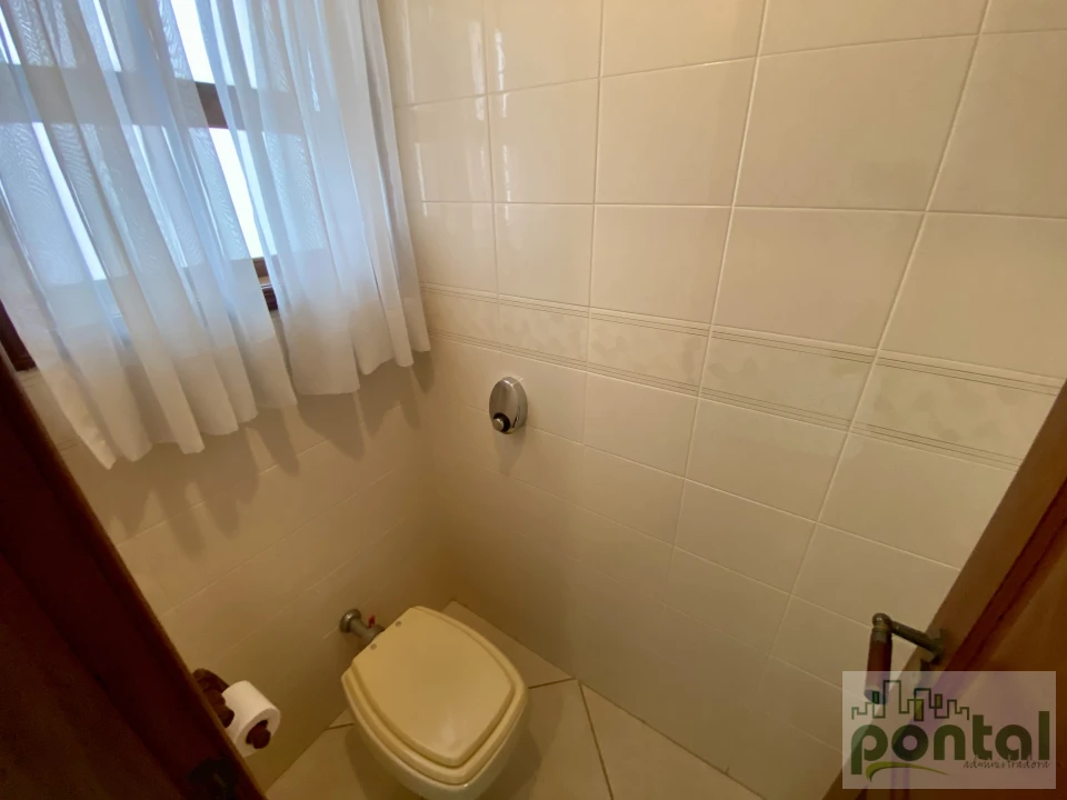 Casa de Alto Padrão com 4 Suítes, Área Gourmet e Garagem no Centro de Nova Friburgo