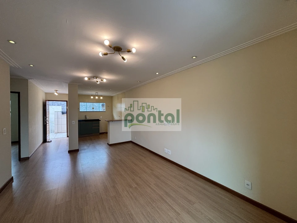 Imagens do imóveis Casa a venda 2 quartos, toda reformada e com vista privilegiada no Cascatinha