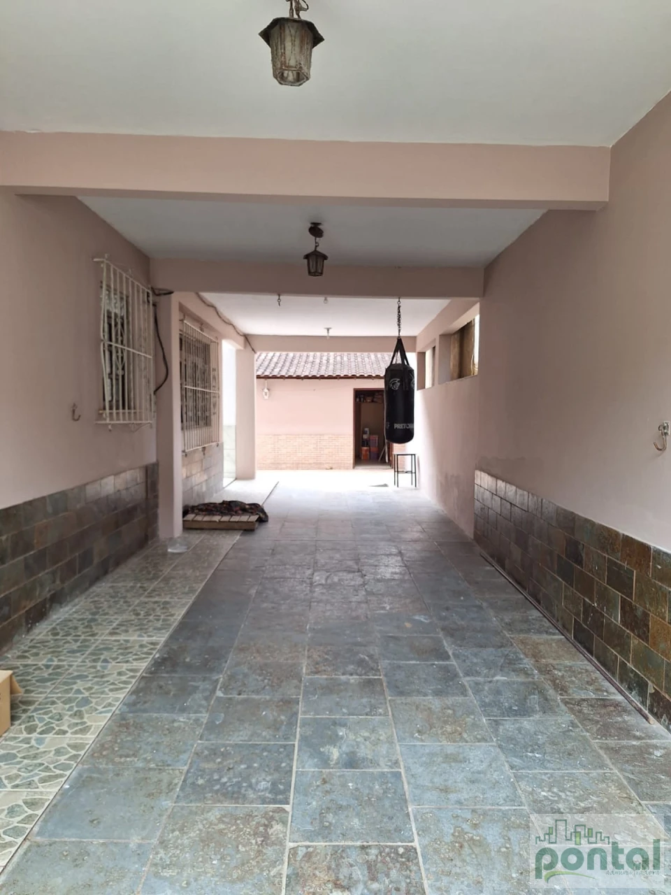 Ampla Casa com Quintal, Churrasqueira e Sauna