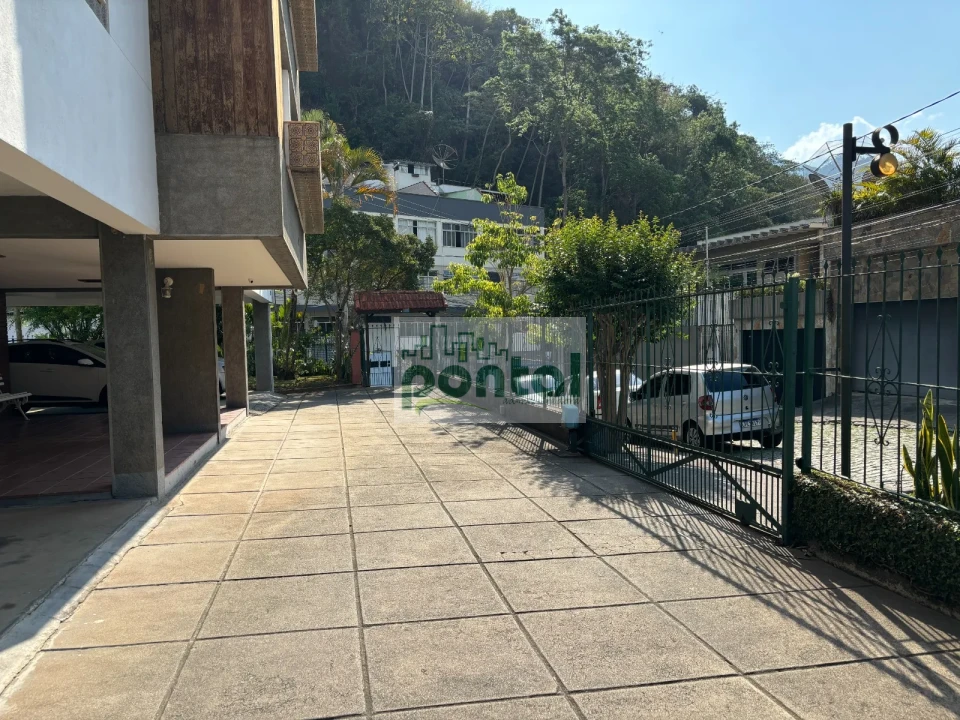 Imagens do imóveis Apartamento de 3 Quartos nas Braunes, Praticamente no Centro — Apenas 200m da Avenida Alberto Braune