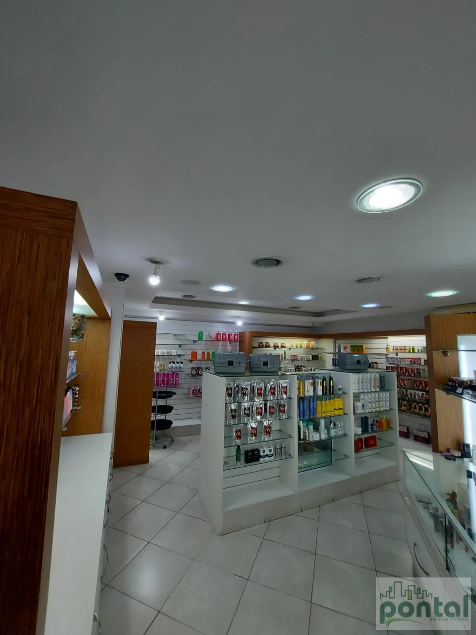 AMPLA LOJA NO CENTRO DE NOVA FRIBURGO