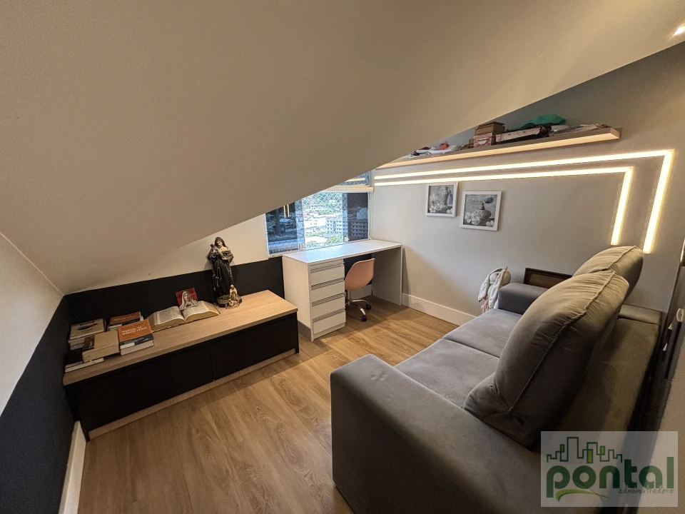 Cobertura Espaçosa à Venda no Centro de Nova Friburgo