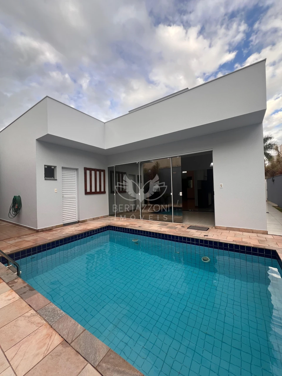 Casa Térrea c/ piscina à venda - Alphaville 2