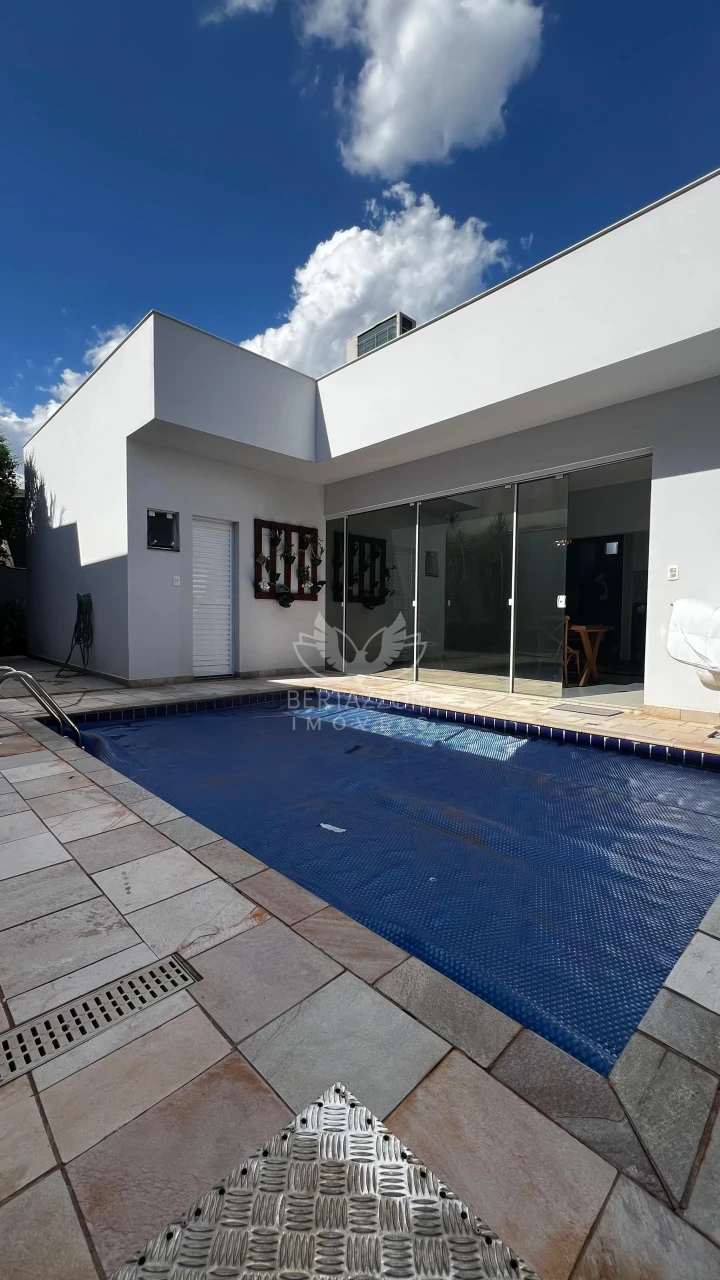 Casa Térrea c/ piscina à venda - Alphaville 2