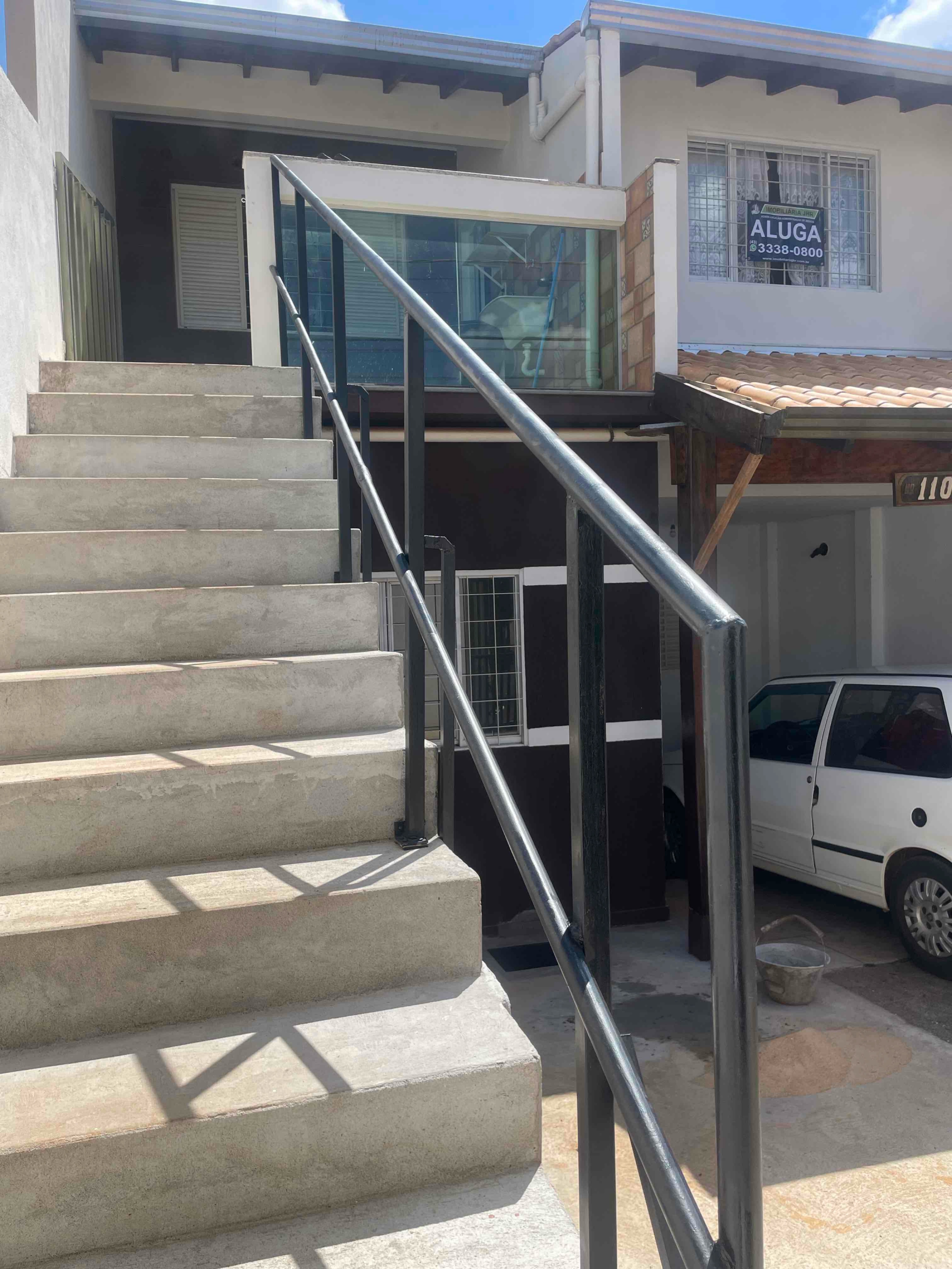 Imagens do imóveis dois imóveis individuais no terreno Jardim Indusville, Londrina - PR