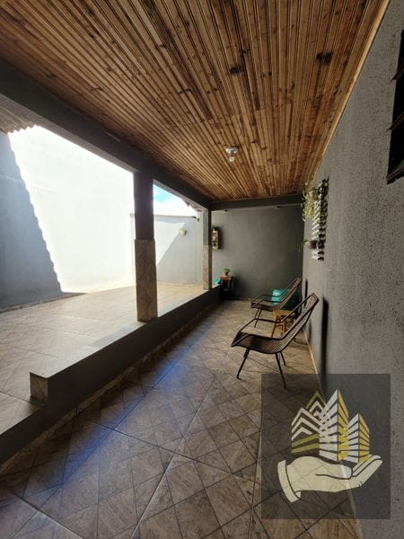 Imagens do imóveis Casa à venda 3 Quartos, 1 Suite, 2 Vagas, Conjunto Semiramis Barros Braga, Londrina - PR