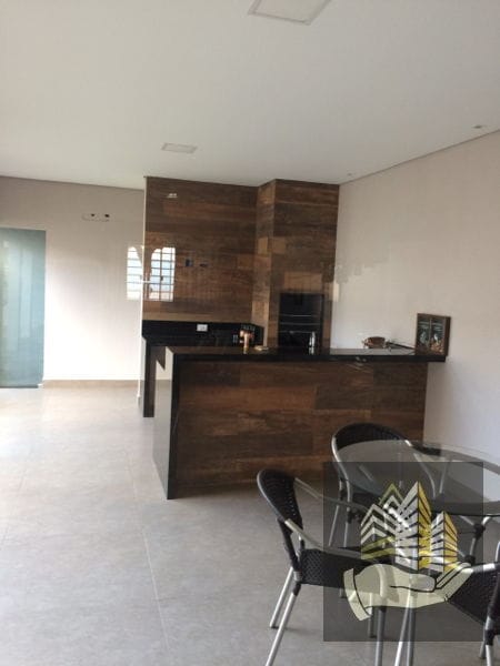 Imagens do imóveis Casa à venda 4 Quartos, 1 Suite, 2 Vagas, 300M², Coliseu, Londrina - PR