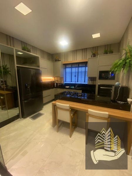 Imagens do imóveis Casa à venda 4 Suites, 2 Vagas, 360M², Condomínio Royal Forest, Londrina - PR