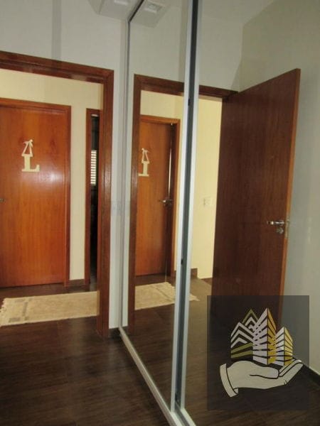 Imagens do imóveis Casa à venda 4 Quartos, 1 Suite, 2 Vagas, 300M², Coliseu, Londrina - PR
