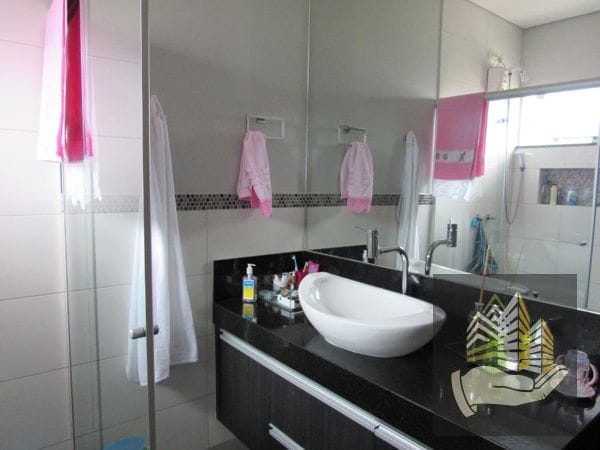 Imagens do imóveis Casa à venda 4 Quartos, 1 Suite, 2 Vagas, 300M², Coliseu, Londrina - PR