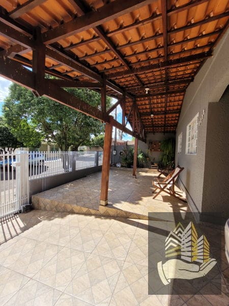 Imagens do imóveis Casa à venda 3 Quartos, 1 Suite, 2 Vagas, Conjunto Semiramis Barros Braga, Londrina - PR