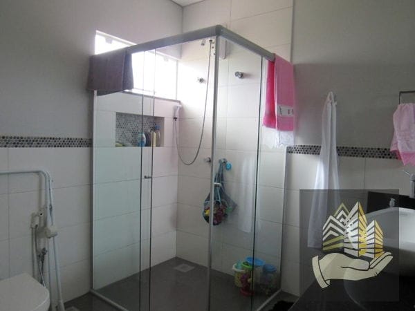 Imagens do imóveis Casa à venda 4 Quartos, 1 Suite, 2 Vagas, 300M², Coliseu, Londrina - PR