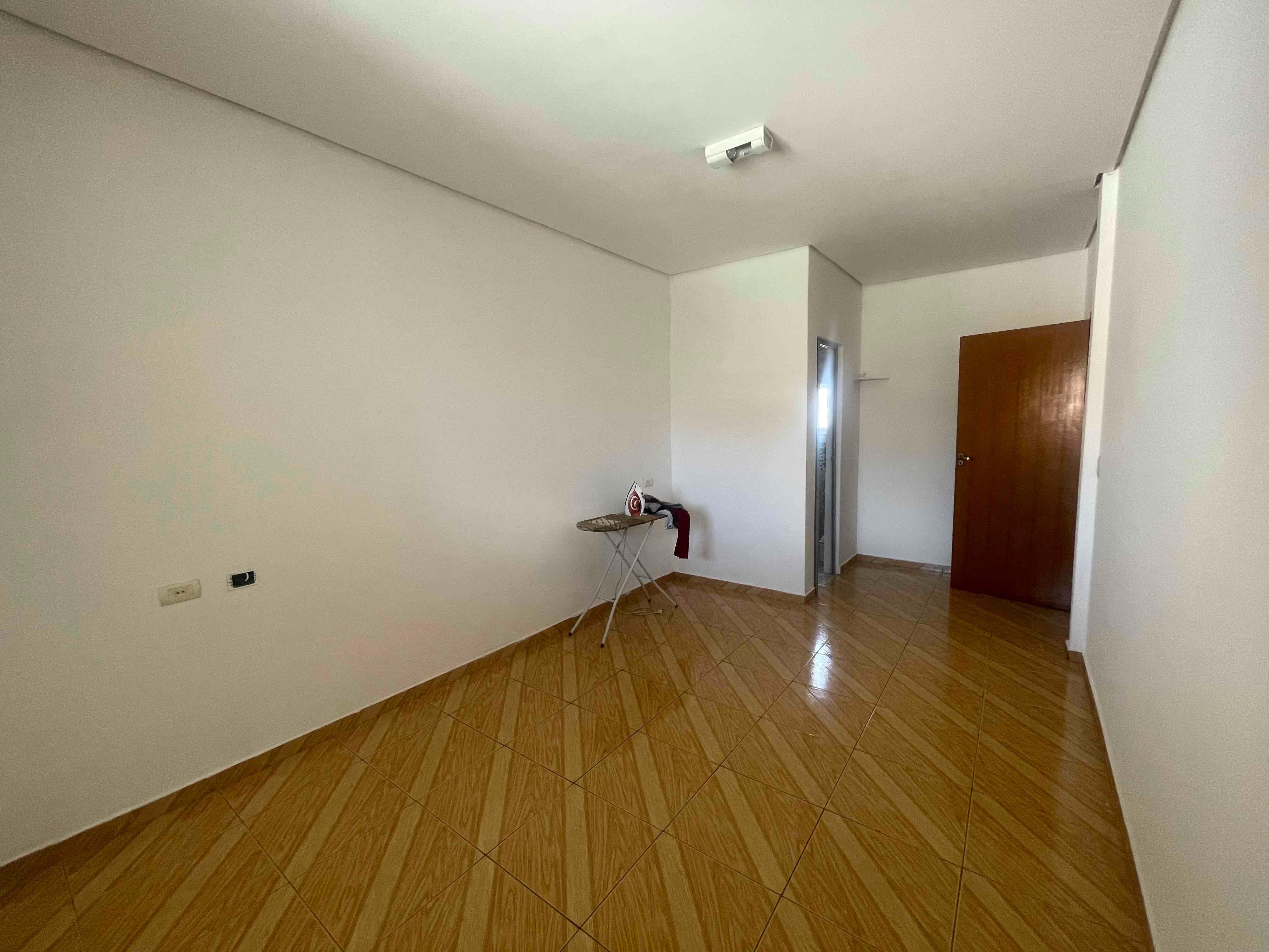 Imagens do imóveis dois imóveis individuais no terreno Jardim Indusville, Londrina - PR