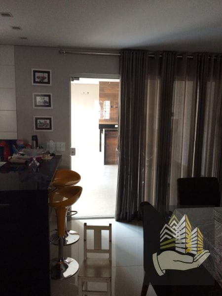 Imagens do imóveis Casa à venda 4 Quartos, 1 Suite, 2 Vagas, 300M², Coliseu, Londrina - PR