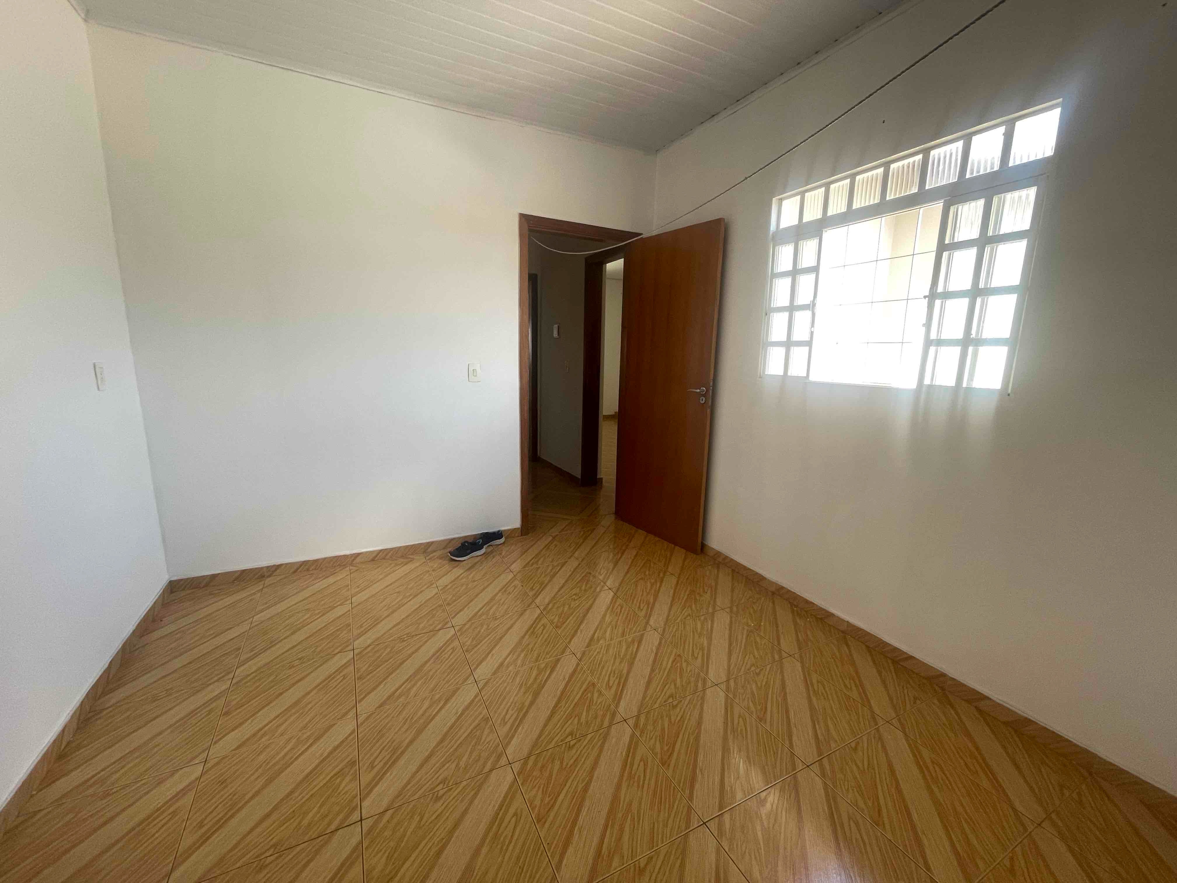 Imagens do imóveis dois imóveis individuais no terreno Jardim Indusville, Londrina - PR