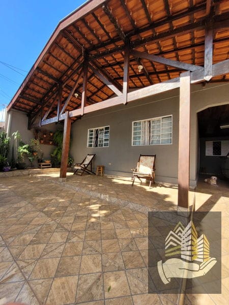 Imagens do imóveis Casa à venda 3 Quartos, 1 Suite, 2 Vagas, Conjunto Semiramis Barros Braga, Londrina - PR