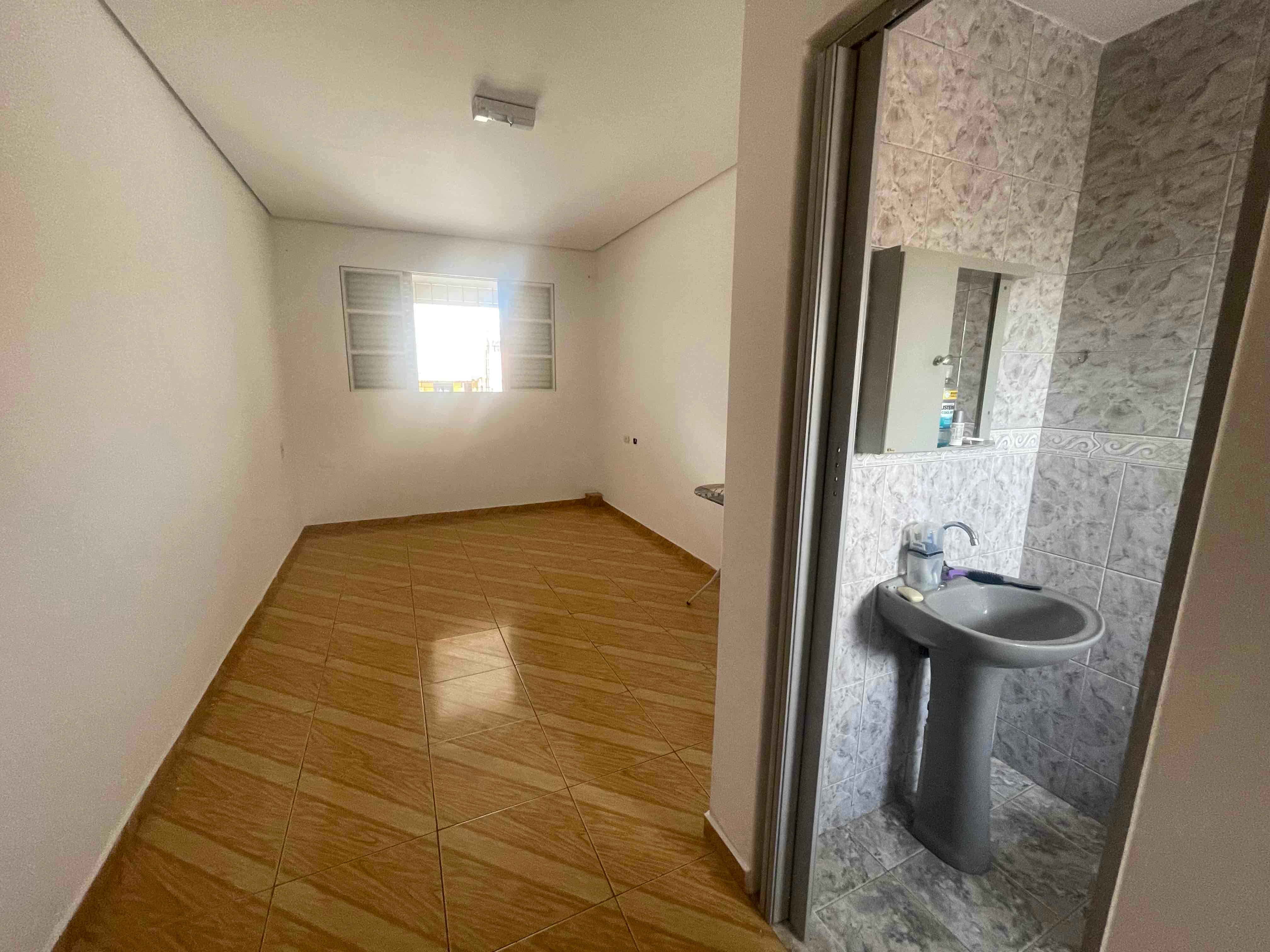 Imagens do imóveis dois imóveis individuais no terreno Jardim Indusville, Londrina - PR