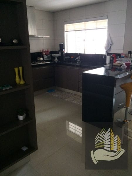 Imagens do imóveis Casa à venda 4 Quartos, 1 Suite, 2 Vagas, 300M², Coliseu, Londrina - PR