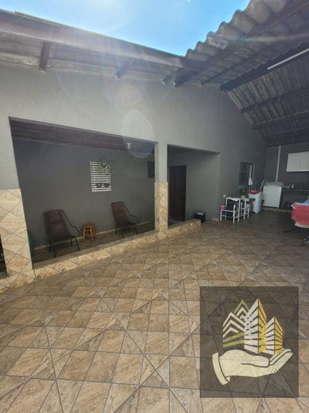Imagens do imóveis Casa à venda 3 Quartos, 1 Suite, 2 Vagas, Conjunto Semiramis Barros Braga, Londrina - PR