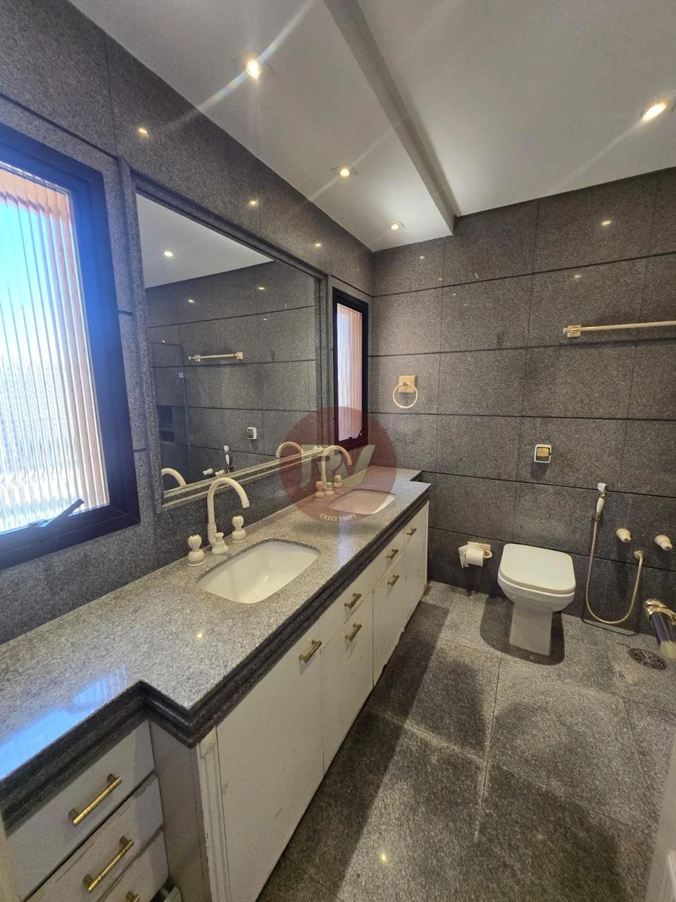 Imagens do imóveis EDIFÍCIO ROYAL GARDEN - R$ 1.250.000,00 - Centro