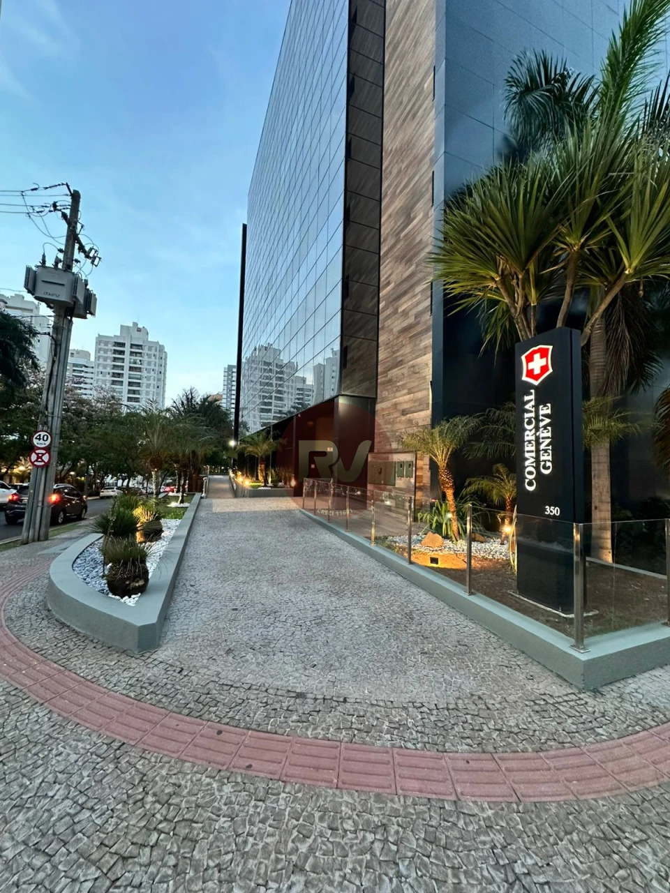 EDIFÍCIO COMERCIAL GENÉVE - R$17.000,00 - LOCAÇÃO