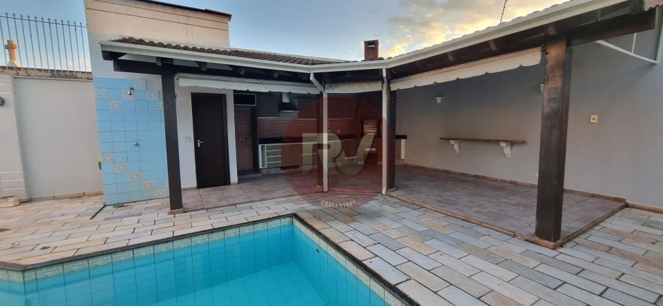 R$ 4.500,00 - LOCAÇÃO - CASA TÉRREA - 04 Quartos , Piscina e churrasqueira