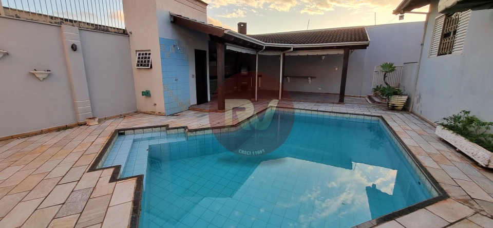 R$ 4.500,00 - LOCAÇÃO - CASA TÉRREA - 04 Quartos , Piscina e churrasqueira