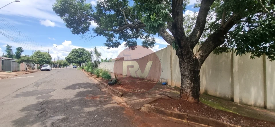 Imagens do imóveis LOCAÇÃO-R$4.500,00- BARRACÃO ABERTO 300,00m2 (escritório)+ 700,00m2 terreno - Conj. Parigot Souza 3