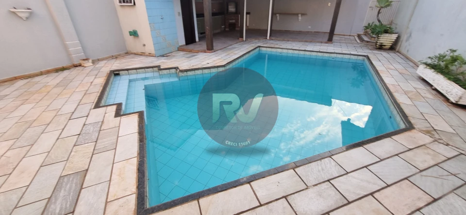 R$ 4.500,00 - LOCAÇÃO - CASA TÉRREA - 04 Quartos , Piscina e churrasqueira