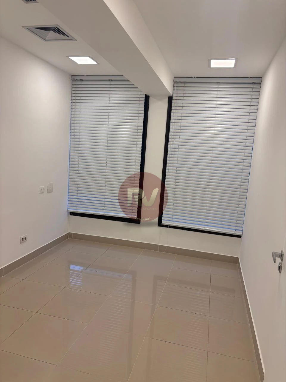 EDIFÍCIO COMERCIAL GENÉVE - R$17.000,00 - LOCAÇÃO