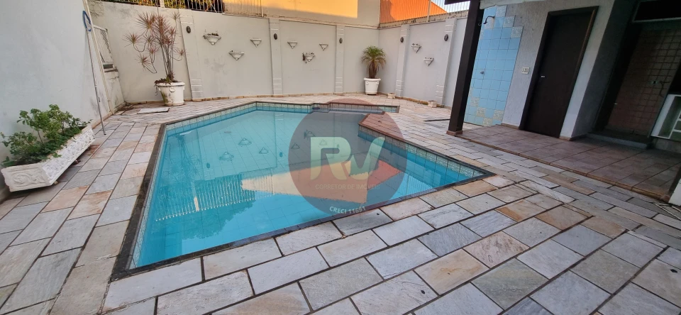 R$ 4.500,00 - LOCAÇÃO - CASA TÉRREA - 04 Quartos , Piscina e churrasqueira