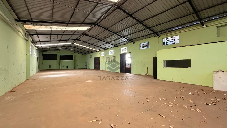 Imagens do imóveis Barracão à venda na Av Arthur Thomas