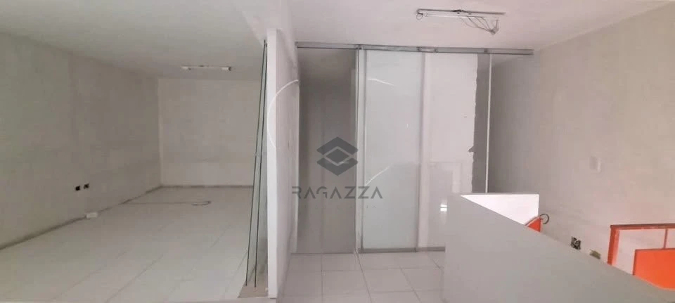 Sala Comercial para Locação – Espaço Versátil com Mezanino e Estacionamento!
