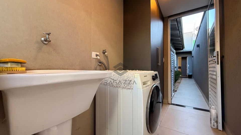 Imagens do imóveis Casa de Alto Padrão à Venda na Região Oeste