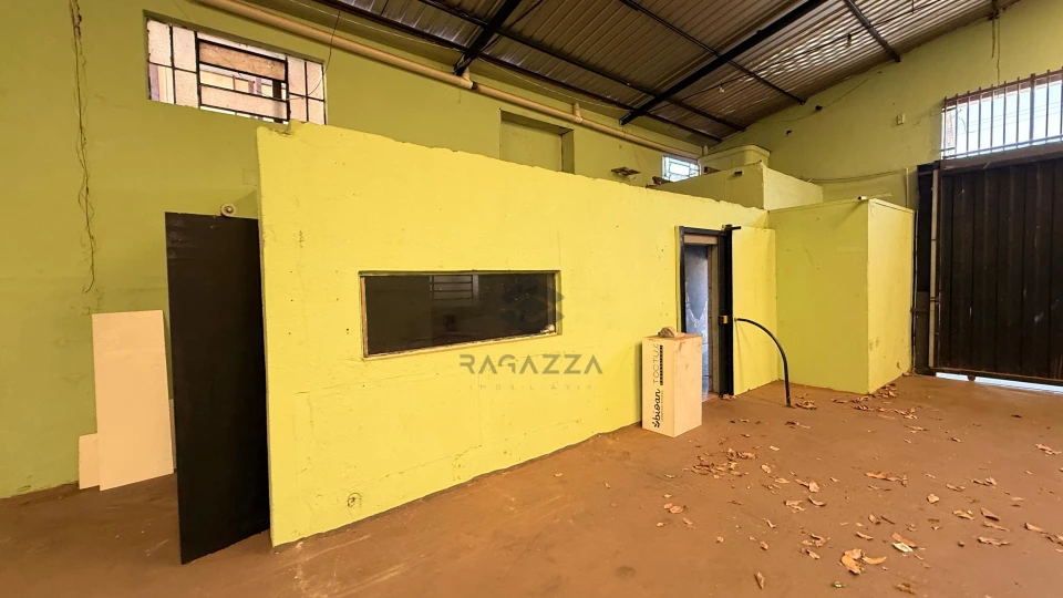 Imagens do imóveis Barracão à venda na Av Arthur Thomas