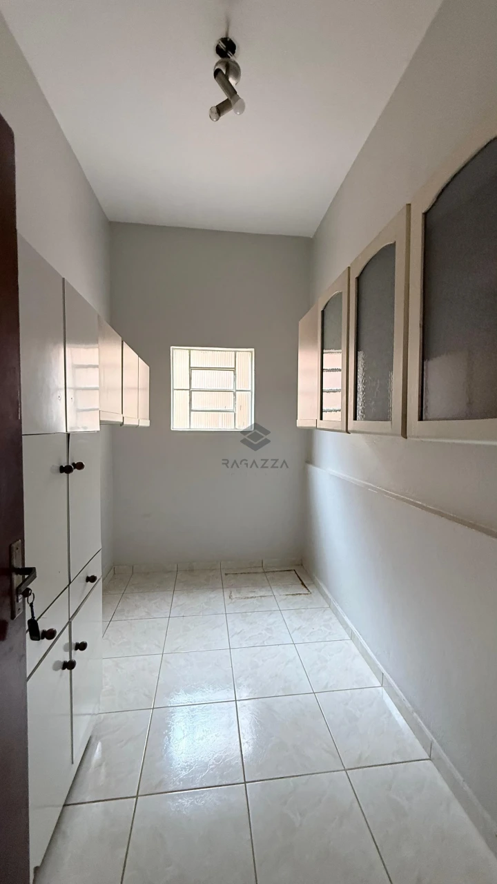 Imagens do imóveis CASA COMPLETA PARA LOCAÇÃO – BAIRRO BANCÁRIOS