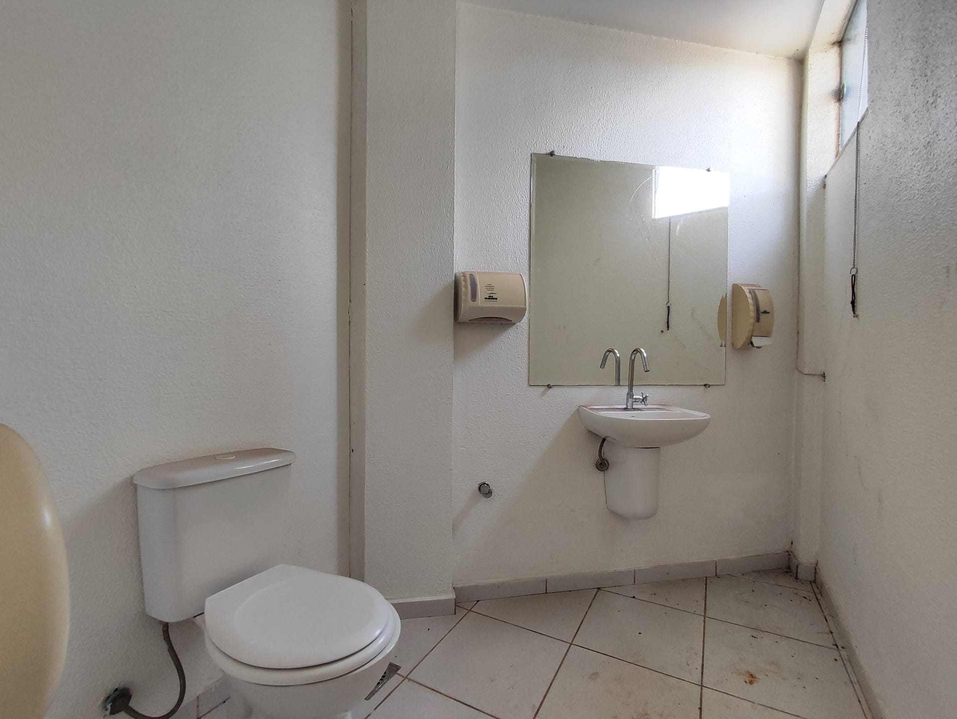 Imagens do imóveis PRÉDIO COMERCIAL PARA LOCAÇÃO NA AV ARTUR THOMAS ESQUINA COM AV TIRADENTES LONDRINA