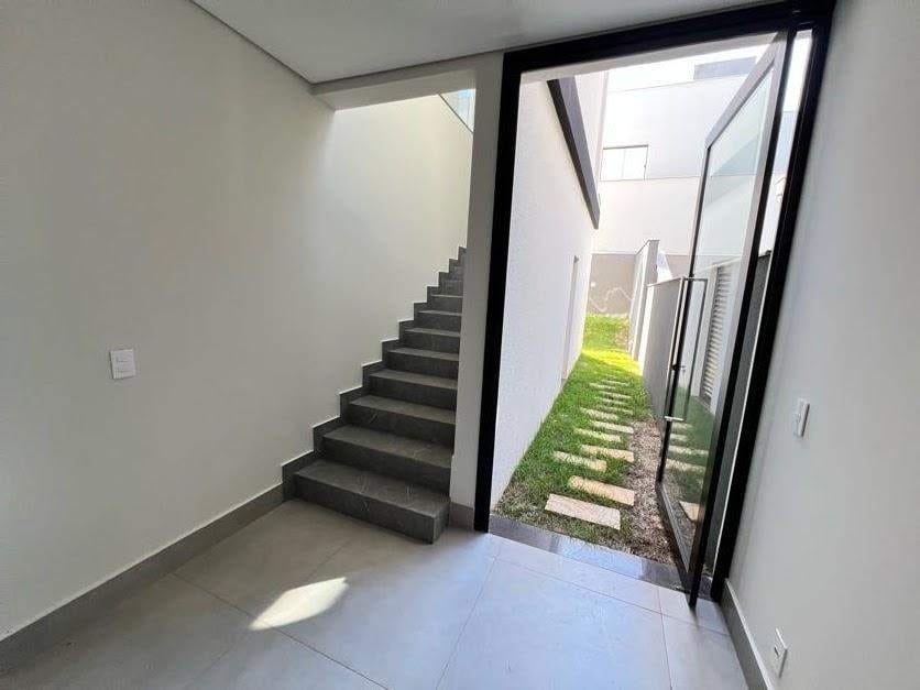 Imagens do imóveis Sobrado à venda em condomínio no Parque Tauá, Gleba Simon Frazer, Londrina, PR