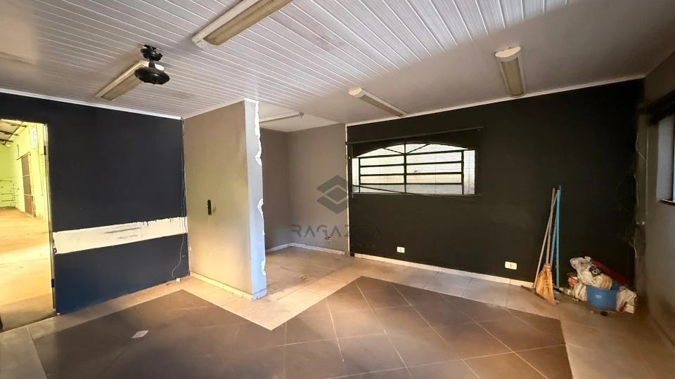 Imagens do imóveis Barracão à venda na Av Arthur Thomas