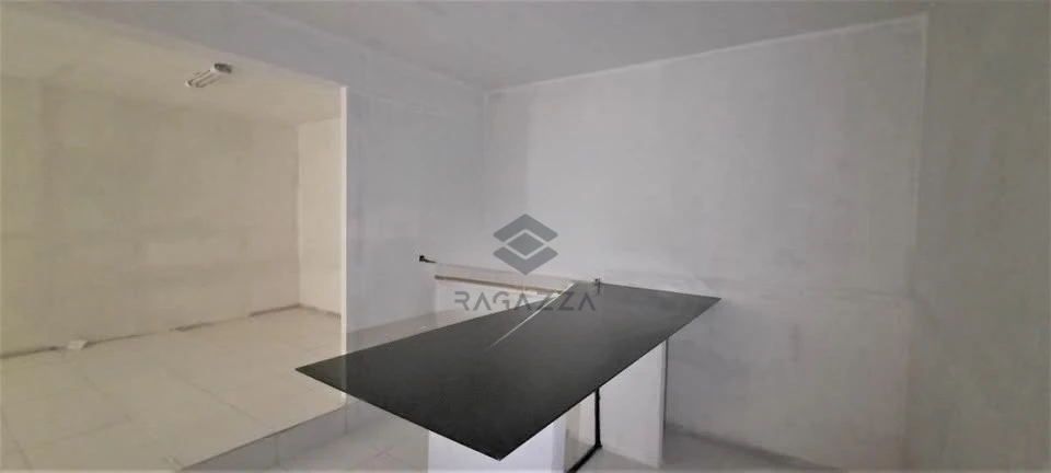 Sala Comercial para Locação – Espaço Versátil com Mezanino e Estacionamento!