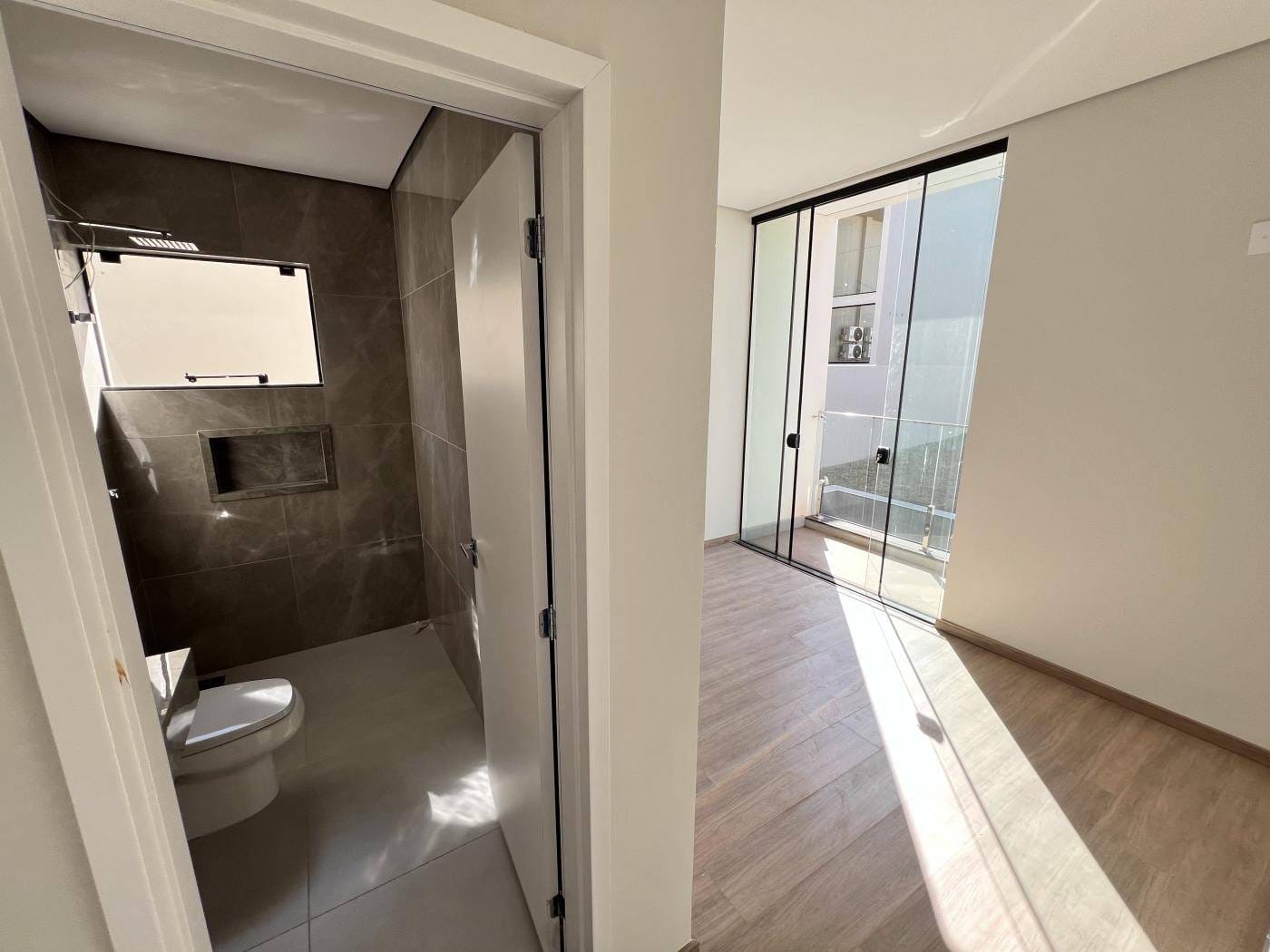 Imagens do imóveis Sobrado à venda em condomínio no Parque Tauá, Gleba Simon Frazer, Londrina, PR